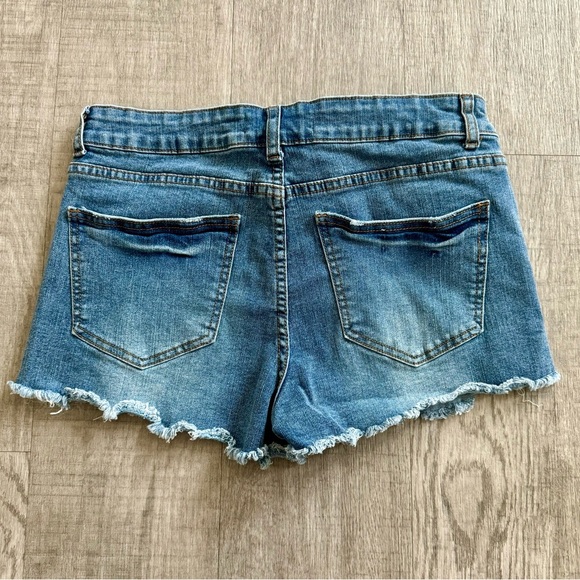 New Ocean Drive Denim Distressed Women's Shorts SZ: 9 - Picture 2 of 6